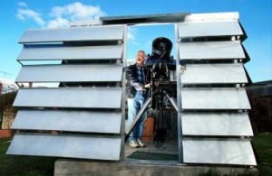 32-400 DAVID MCKINNON AND HIS TELESCOPEARE ALLOWING STUDENTS ACROSS THE WORLD TOSEE THE SOUTHERN SKIES. CREDIT: ANDREW MCKINNON.